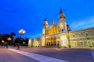Fototapeta na wymiar Madrid almudena cathedral at dusk