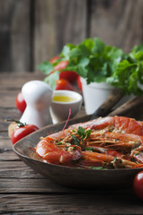 Cooked prawns with oil and parsley