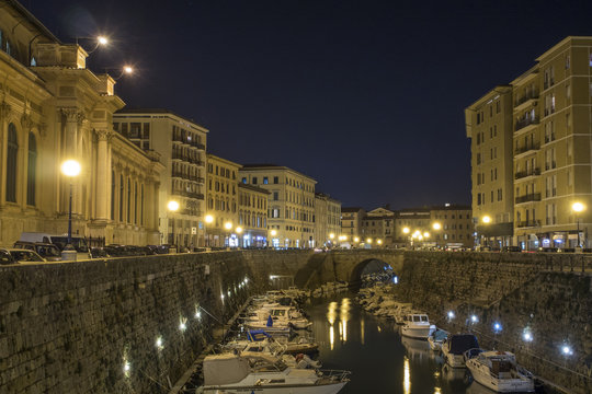Livorno di notte,fosso Reale e mercato delle vettovaglie.