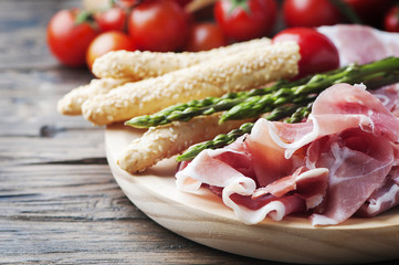 Antipasto with ham and green asparagus