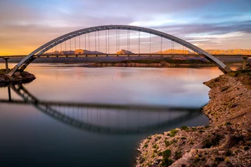 Foto op Plexiglas Roosevelt-meerbrug en -dam © jon manjeot