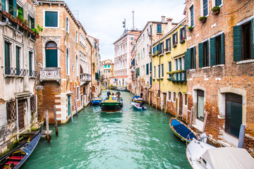 Fototapeta na wymiar Venetian canal and buildings
