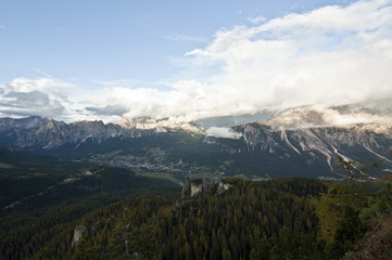 Obraz premium Dolomites, Italy. / The Dolomites are a mountain range located in northeastern Italy.
