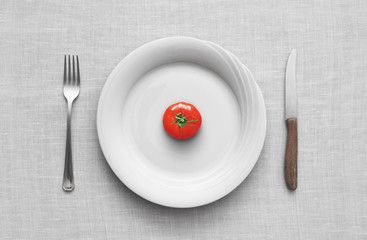 Piatto con pomodoro rosso