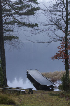 Liten sj&ouml; med brygga