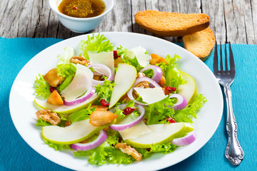 lettuce, pear,  grilled chicken breast, walnut, parmesan cheese,