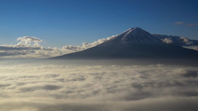 新道峠より雲海と霊峰富士