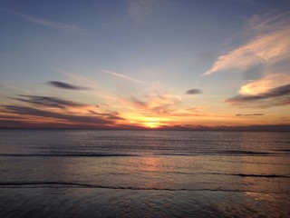 Fototapeta na wymiar beautiful warm romantic sunset over a sandy beac