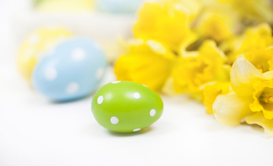 Easter backgound off painted eggs and yellow flowers