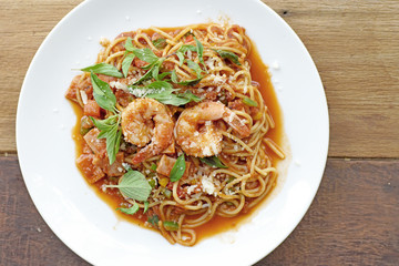 spaghetti with spicy prawn and ham