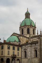 Fototapeta na wymiar Duomo of Como in a cloudy day