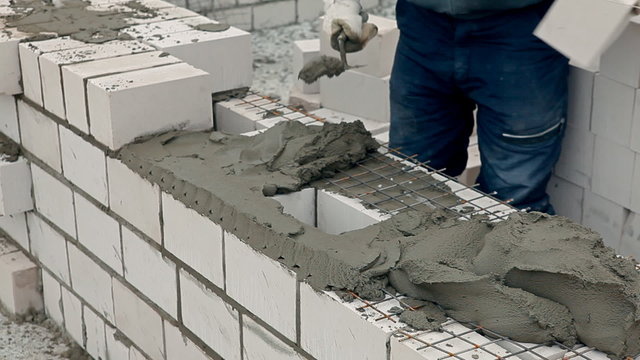 Construction of a house in winter