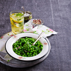 Green peas with mint