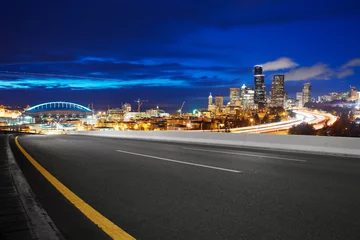 Zelfklevend Fotobehang road with cityscape and skyline of seattle © zhu difeng