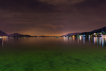 Fototapeta na wymiar Abend am Strand von Feriolo, Lago Maggiore in Norditalien
