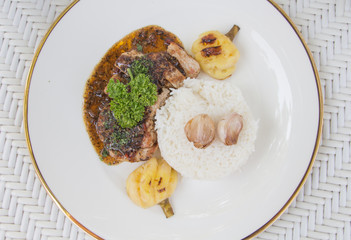 Roasted pepper pork served with rice and pineapple
