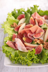 salad with fig and ham