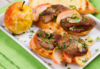 Sauteed chicken liver with apple and onion