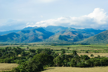 Obraz premium View of landscape with mountains and clear blue sky