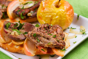 Sauteed chicken liver with apple and onion