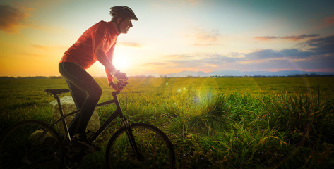 Naklejka premium Promenad een vélo VTT