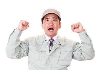 ガッツポーズの作業員