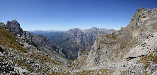 Fototapeta na wymiar Panorama picos de Europa