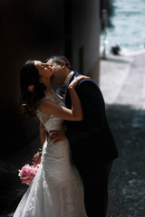 Naklejka premium sweet romantic beautiful happy couple kissing at stone streets o