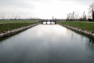 Canale artificiale Vacchelli con ponte