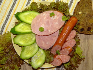 колбаса с овощами 
