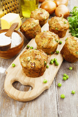 Muffins with green peas