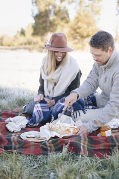 A couple sitting having a picnic, 