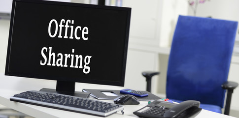 Leeres eingerichtetes modernes Büro