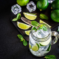 Drink with lime, mint and ice