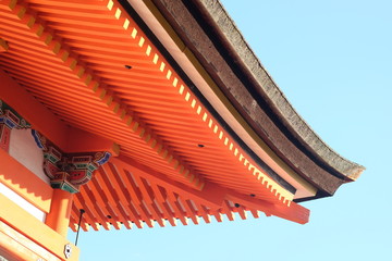 Fototapeta na wymiar The architecture inside Kiyomizu temple (Kiyomizu-dera), Kyoto, Japan.
