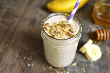 Banana smoothie with oat.