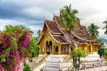 Wat Xieng thong temple,Luang Pra bang, Laos - obrazy, fototapety, plakaty
