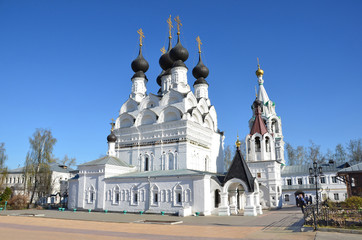 Fototapeta na wymiar Свято-Троицкий женский монастырь в Муроме