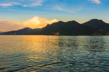Lago Maggiore am Abend, Verbania in Oberitalien