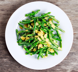 Green beans roasts garlic and flaked almond