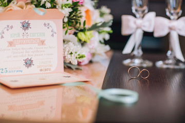 Wedding rings with flowers and accesories