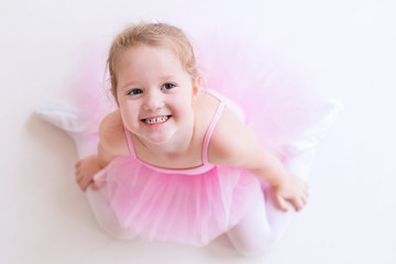 Little ballerina in pink tutu © famveldman