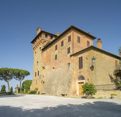 Fototapeta na wymiar view to old castle in Tuscany in Italy
