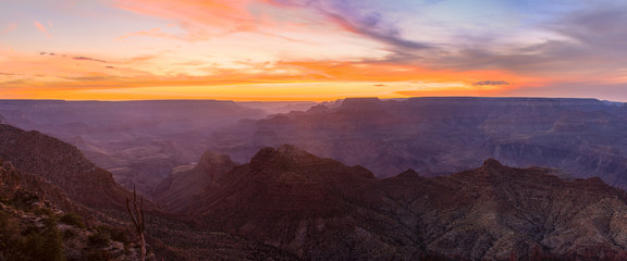 Fototapeta na wymiar Majestic Vista of the Grand Canyon at Dusk
