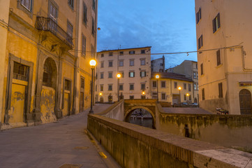 Fototapeta na wymiar Livorno,quartiere Venezia all'imbrunire.
