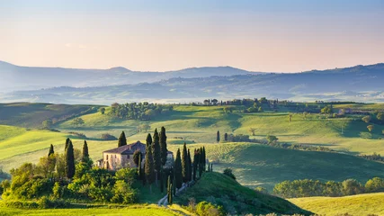 Foto op Canvas Prachtig lentelandschap in Toscane, Italië © sborisov