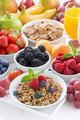 Delicious and healthy breakfast with fruits, berries and cereal