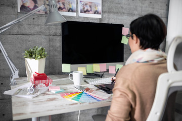 freelance designer working. © luckybusiness