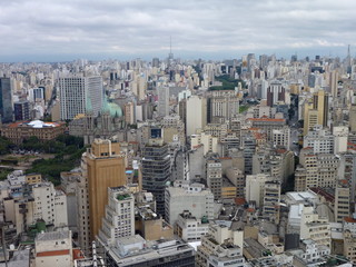 Obraz premium widok z lotu ptaka sao paulo z dachu budynku altino arantes