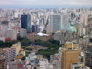 Fototapeta na wymiar aerial view of sao paulo from the roof of altino arantes building